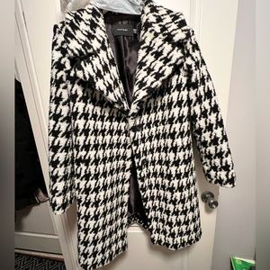Tahari houndstooth teddy coat - L